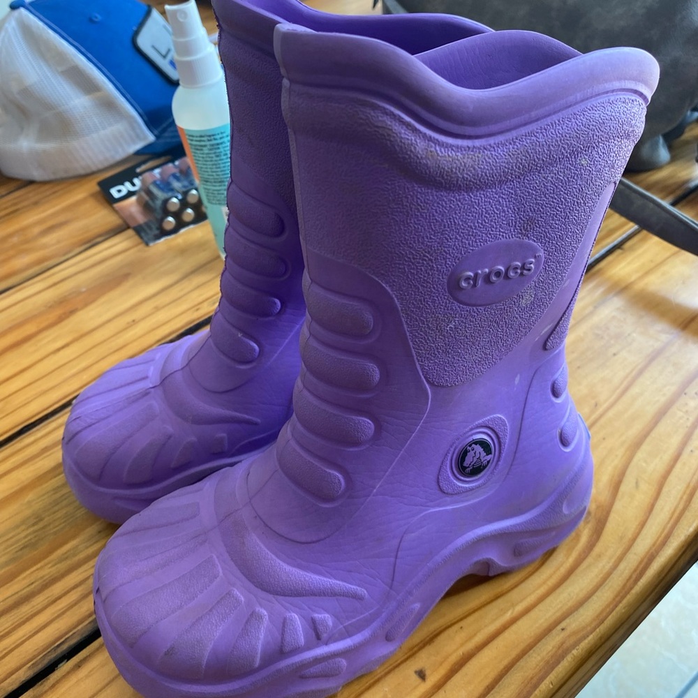 Kids croc boots